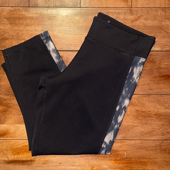 Women’s Adidas Large crop Climalite leggings - Picture 2 of 6